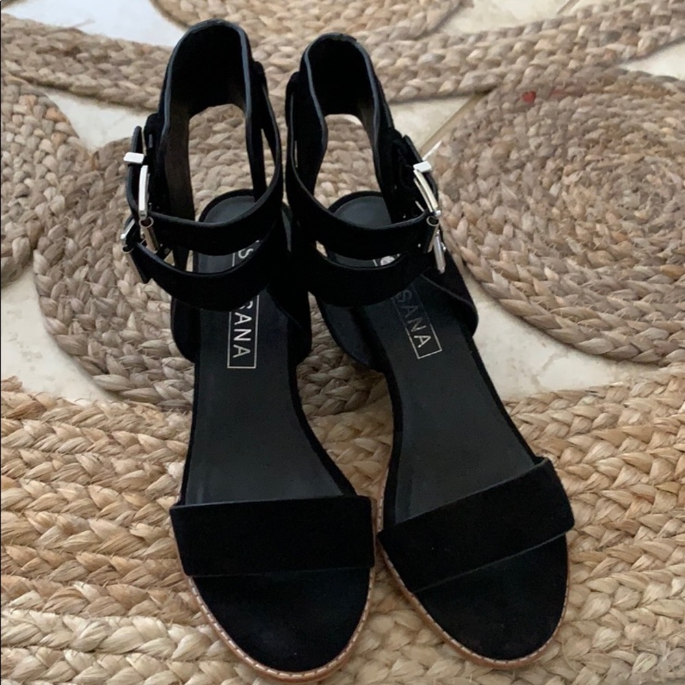 Sandals - Picture 2 of 4